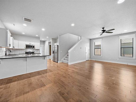 4th image of 1742 W Broadway Pl