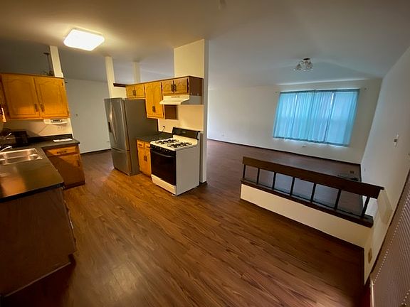 3rd image of 72 White Oaks Rd