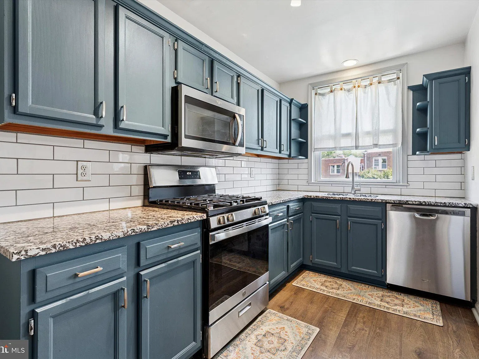 3 bed, 1.0 bath, 1210 sqft, $2,500 — Photo 1