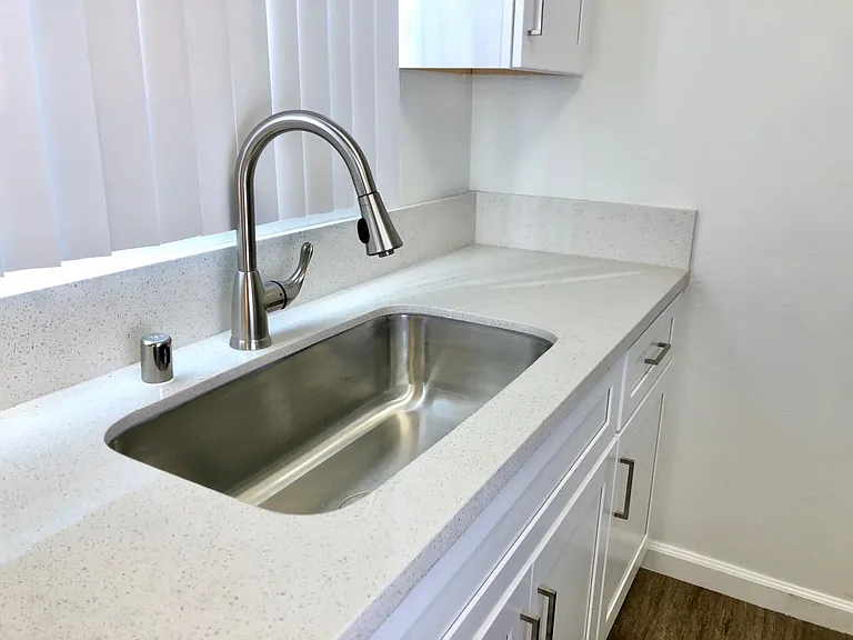 425 S Alexandria Ave — Photo 16