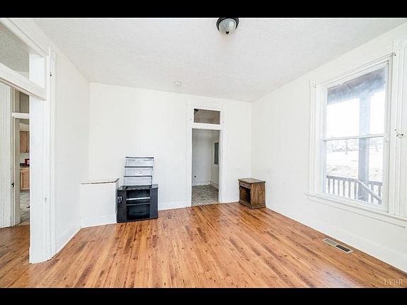 4th image of 800 Wise St APT 2