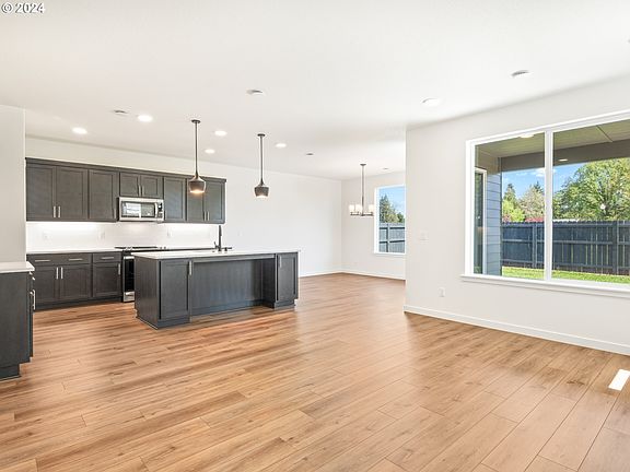 3rd image of 2033 NW 18th Ave
