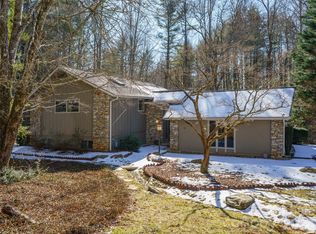 138 Woodhaven Dr, Hendersonville, NC 28739