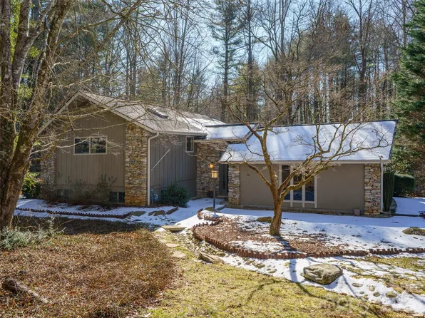 138 Woodhaven Dr, Hendersonville, NC 28739