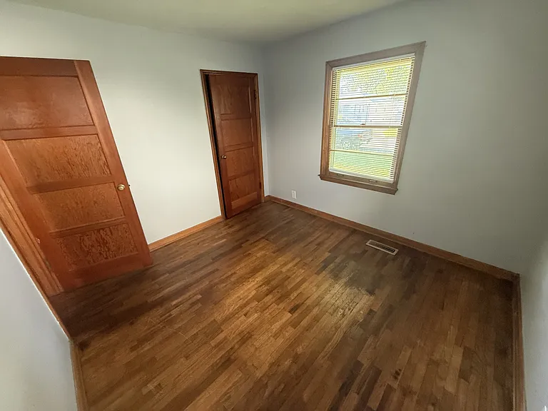 2913 Taylor Ave — Photo 5
