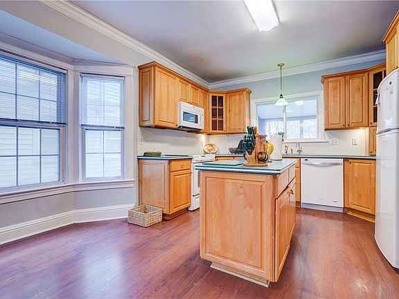 3rd image of 174 Rosedale St