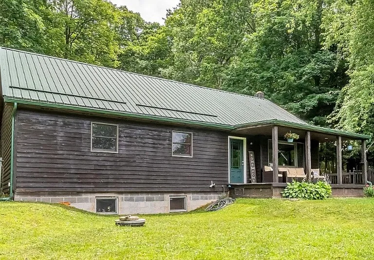 704 Old Crellin Rd — Photo 1