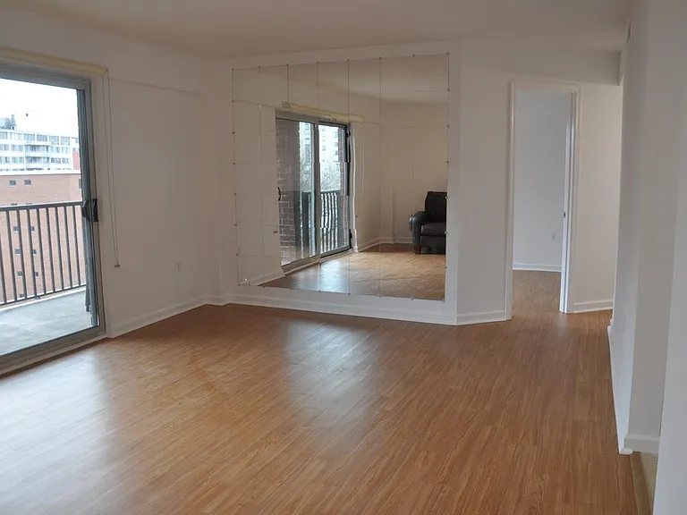 1300 Army Navy Dr #813 — Photo 1