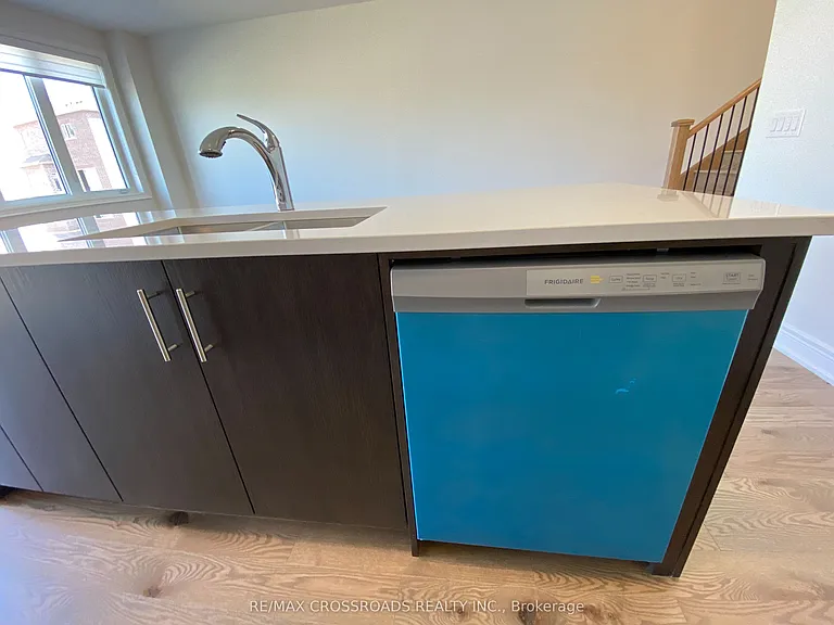4 Kamper Ave — Photo 15