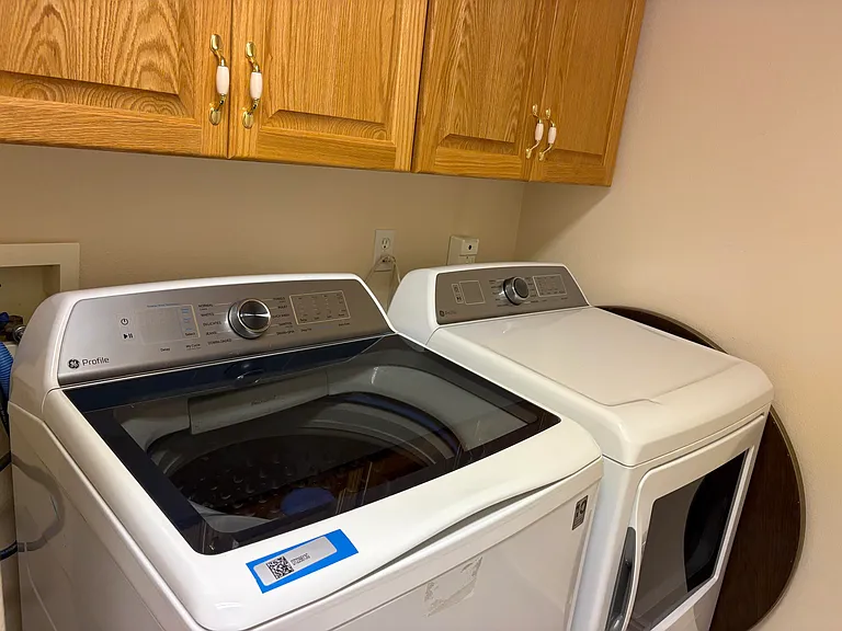210 N Mall Dr — Photo 19