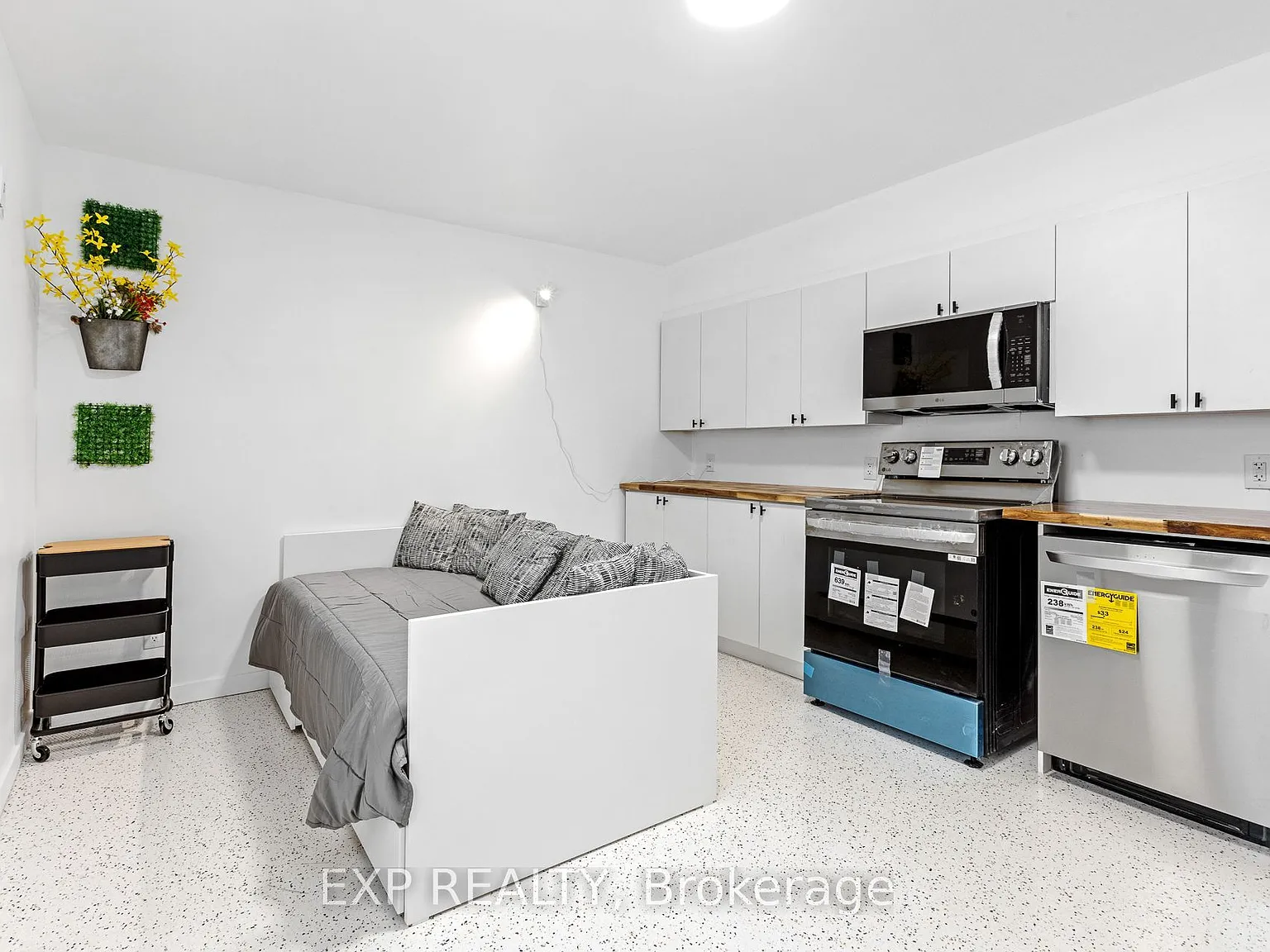 1 bed, $1,899 — Photo 4