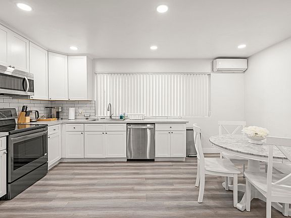 5th image of 2615 Lake Ave APT 1