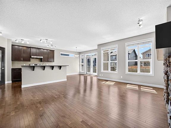 5th image of 1022 Evanston Dr N