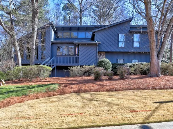 1584 Sandpoint Dr NE, Roswell, GA 30075