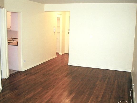 2nd image of 165 Christopher St APT 2l