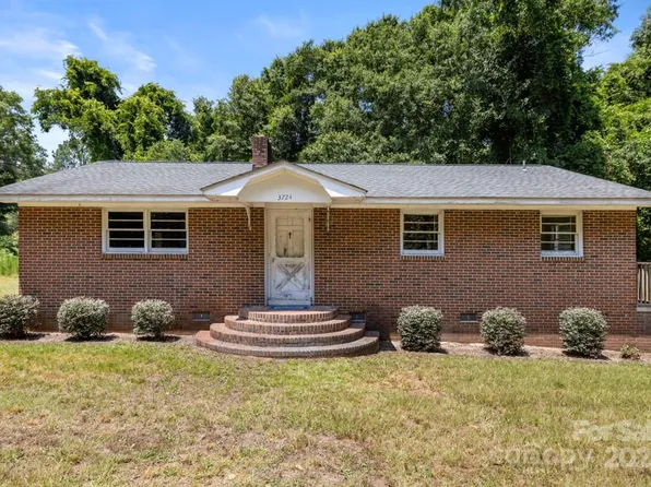 3724 Tadlock Rd, Lando, SC 29729