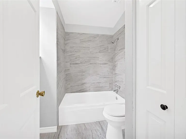 18035 Rolling Creek Dr — Photo 4