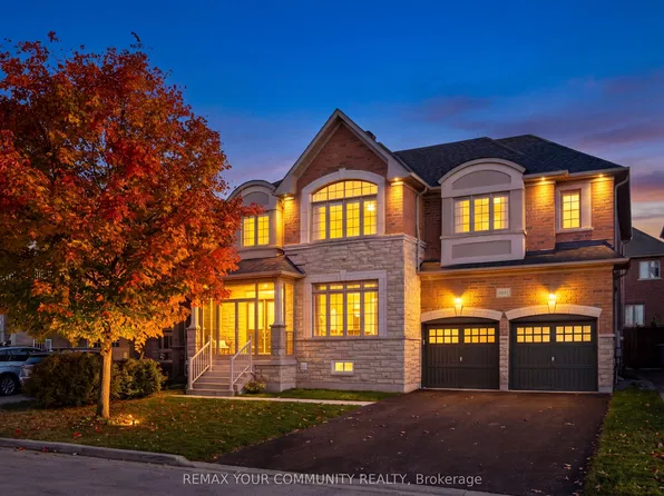 1042 Wilbur Pipher Cir, Newmarket, ON L3X 0G3