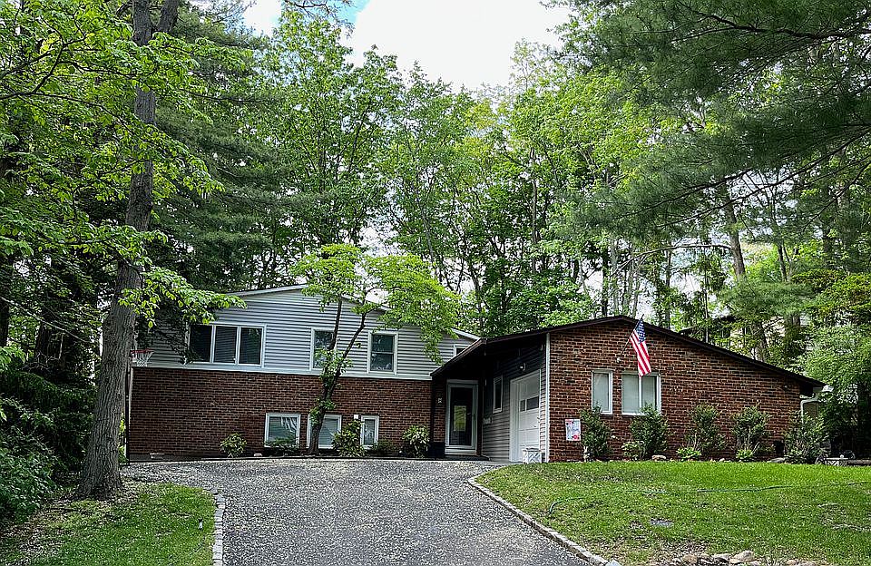 1st image of 8 Sagamore Rd