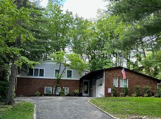 8 Sagamore Rd, East Norwich, NY 11732
