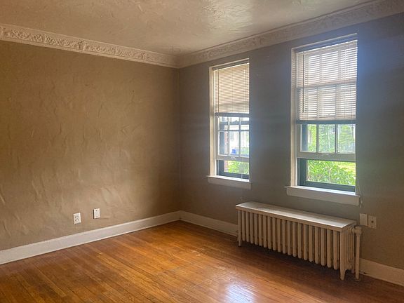 3rd image of 1725 Van Dyke St #1