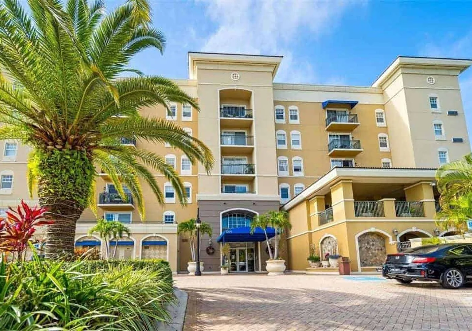 Seasonal Vacation Rental In The Broadway Promenade! Available Dec-April 2027 — Photo 1