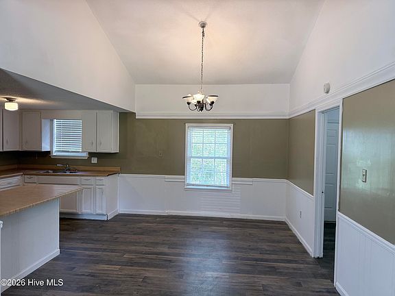 4th image of 2688 Barclay Street
