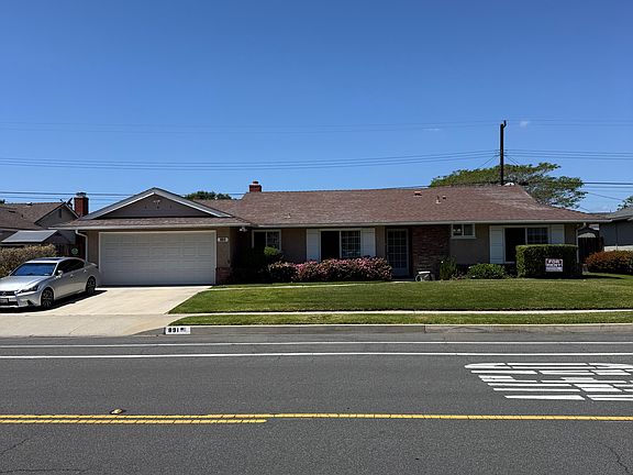 2nd image of 891 Rosewood Ave