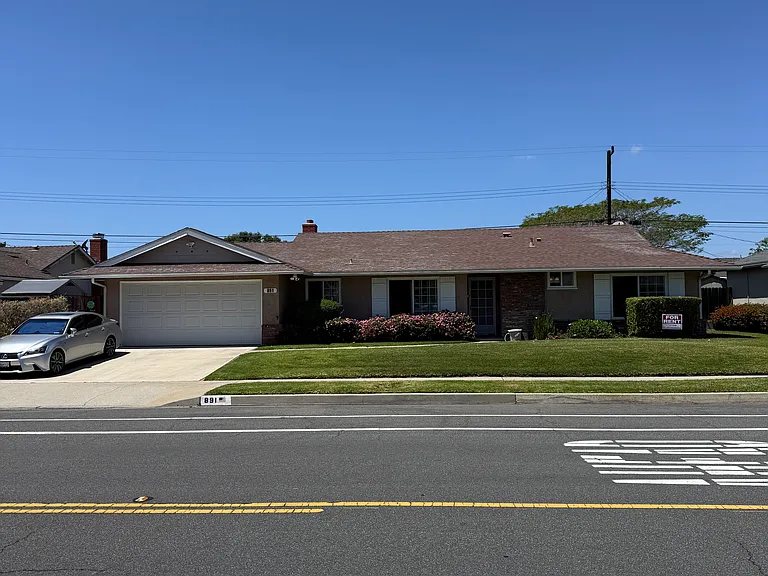 891 Rosewood Ave — Photo 2