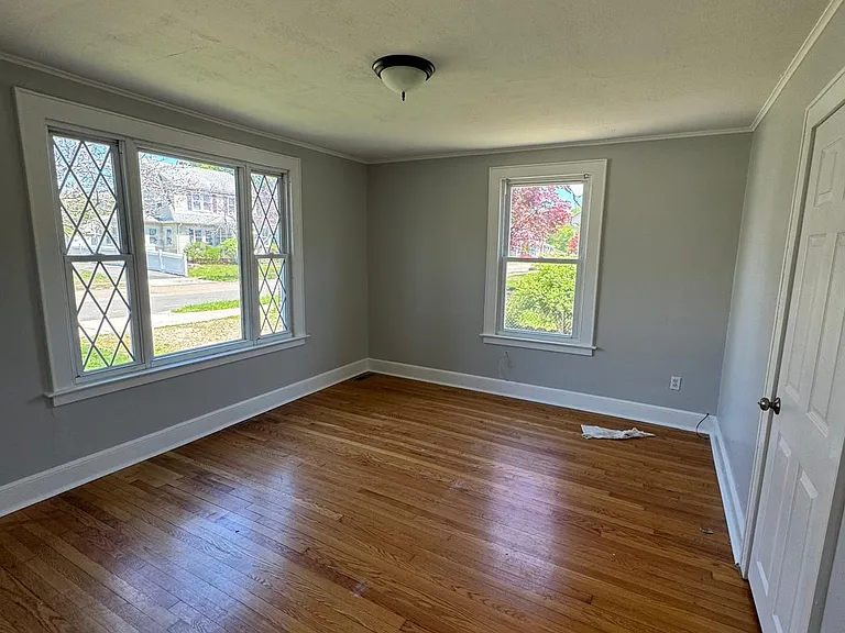 44 Tuttle Pl — Photo 6