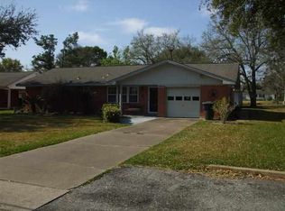1223 N 17th St, Nederland, TX 77627