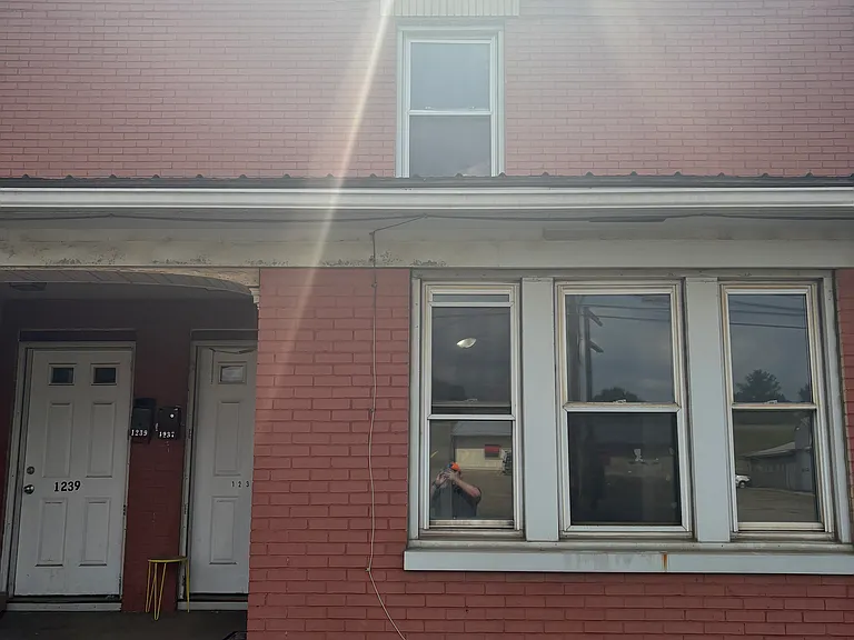1237 Erie St S — Photo 1