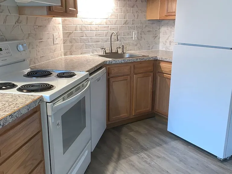 Campus Park Apartments - SAMI Apartments — Photo 27