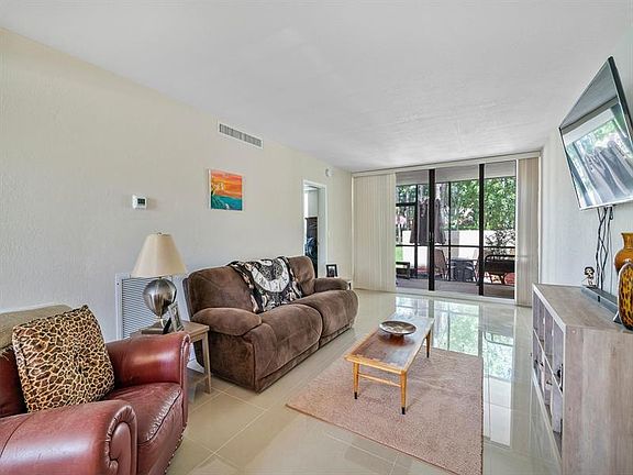 4th image of 8433 Forest Hills Dr