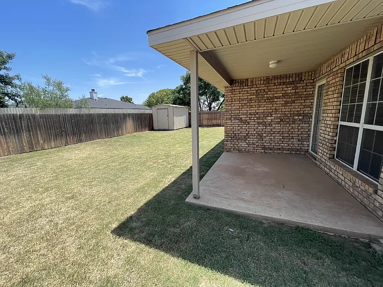 1605 Kirby Ave — Photo 12