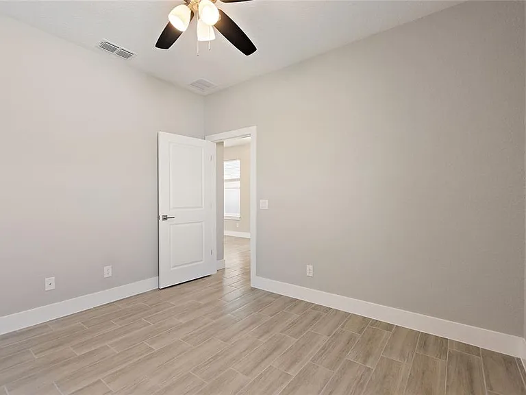 302 Elderberry Ct — Photo 16