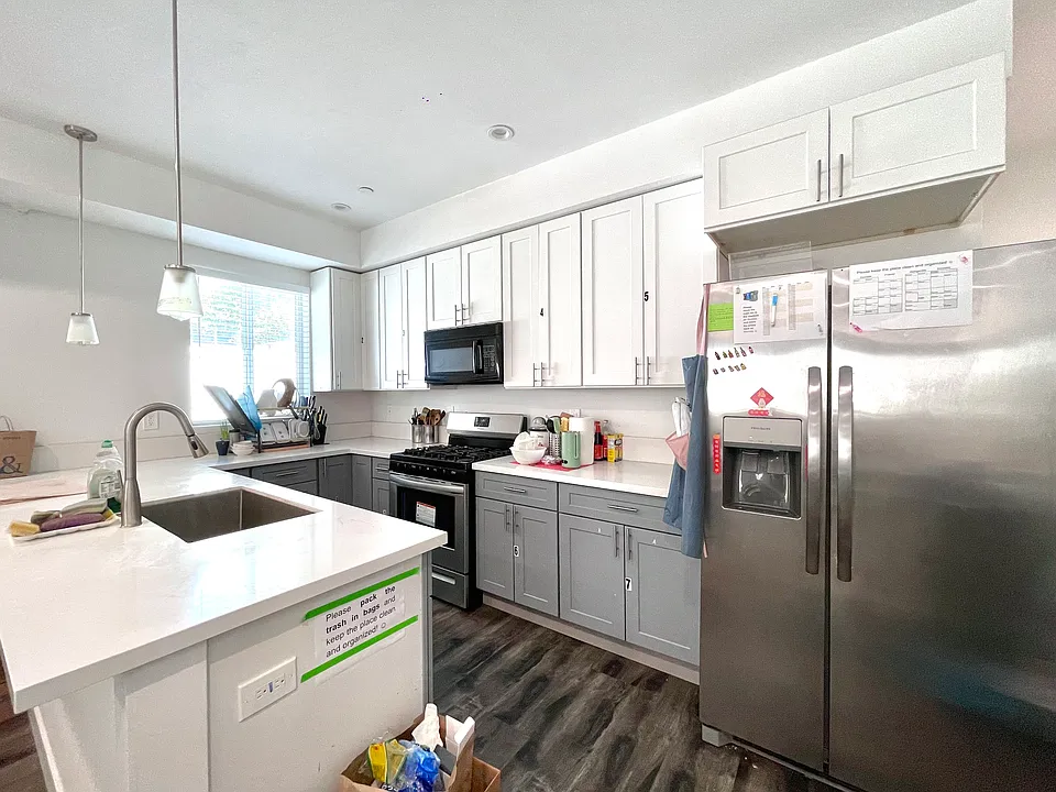 1640 1/2 N Soto St #1640