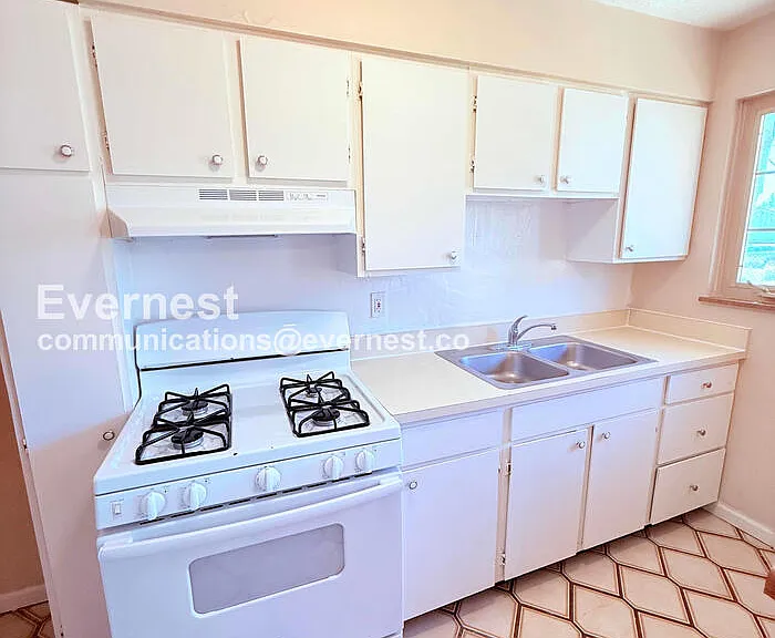 1789 Kings Ct #D — Photo 3