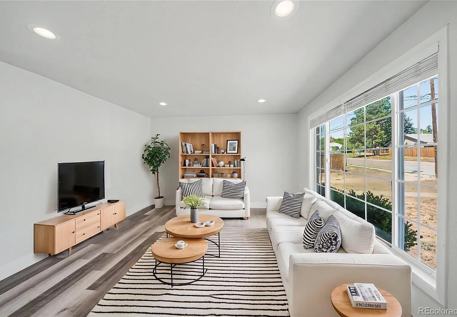 2 bed, 1.0 bath, 815 sqft, $1,795 — Photo 2