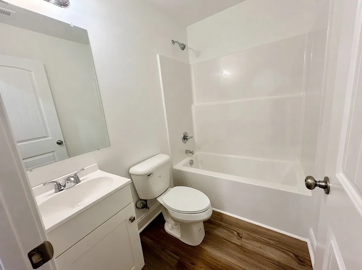 2 bed, 1.5 bath, 900 sqft, $1,400 — Photo 3