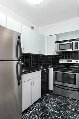 Rented by Global Realty Opportunities | media 32