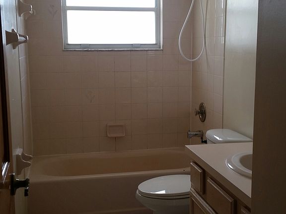 4th image of 28 Canterclub Ct