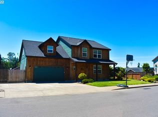 2303 S 8th St, Cottage Grove, OR 97424