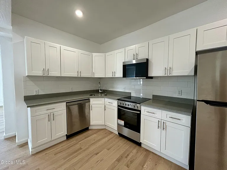 155 River St #5B — Photo 15