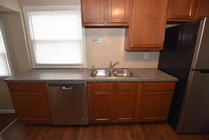 1326 Eastbrook Dr — Photo 6