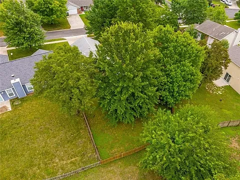 2305 Brett Dr — Photo 34