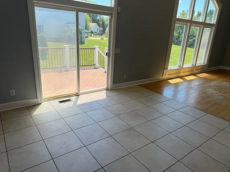 Dining area & deck
