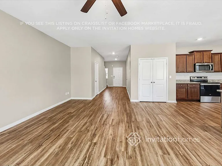 407 Vermeer Ct — Photo 8
