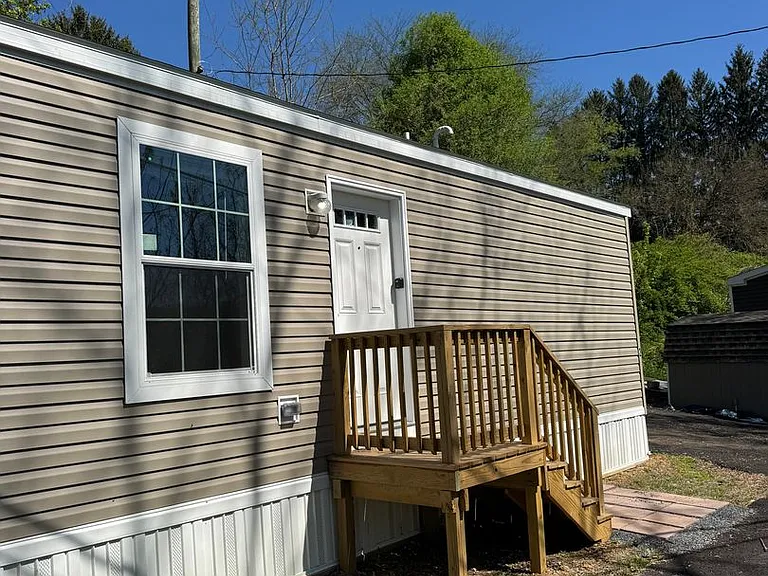 465-2 Royal Manor Rd — Photo 1