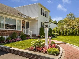 9 Vivian Dr, Scarsdale, NY 10583